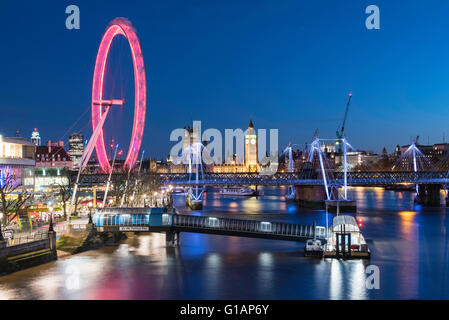 South Bank und Westminster in der Nacht Stockfoto