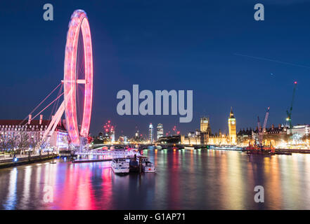 London Eye und die Houses of Parliament in der Nacht Stockfoto