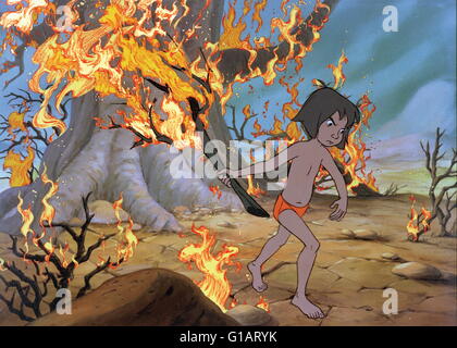 Datum der Freigabe: 18. Oktober 1967 Direktor: Wolfgang Reitherman STUDIO: Walt Disney Productions PLOT: Disney Animation inspiriert von Rudyard Kiplings "Mowgli" Geschichte. Mogli ist ein Junge, der von Wölfen im indischen Dschungel angesprochen wurde. Wenn die Wölfe zu hören, dass die heftigen Tiger Shere Kahn, in der Nähe ist, beschließen sie, Mowgli zu einem lokalen "Mann Stamm" zu senden. Mowgli trifft auf seinem Weg in das Dorf viele tierische Charaktere in diesem musikalischen Märchen. Als Shere Kahn Moglis Präsenz erfährt, er spürt ihn Bild: Stimmen Phil Harris, Sebastian Cabot, Louis Prima (Credit Bild: C Walt Disney Productions/Ente Stockfoto