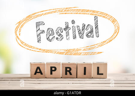 Festival im April Start Zeichen gemacht, der hölzerne Würfel Stockfoto