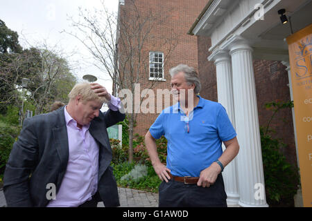 BORIS JOHNSON trifft TIM MARTIN am Tag der Brexit Ankündigung, Boris wird nach einer Reihe von Spenden von Tim Martin an die konservative Partei Premierminister Stockfoto