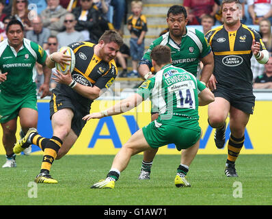 Ricoh Arena in Coventry, UK. 7. Mai 2016. Aviva Premiership. Wespen im Vergleich zu London Iren. Tom Bristow auf die Gebühr für Wespen. © Aktion Plus Sport/Alamy Live-Nachrichten Stockfoto