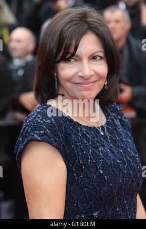 Cannes, Frankreich. 11. Mai 2016. Bürgermeister von Paris Anne Hidalgo besucht die Weltpremiere des Cafe Society und Opening Night Gala der 69. jährlichen Filmfestspiele von Cannes am Palais des Festivals in Cannes, Frankreich, am 11. Mai 2016. Bildnachweis: Dpa picture Alliance/Alamy Live News Stockfoto