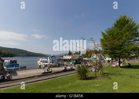 Lake Windermere 12. Mai 2016 UK Wetter. Sonnigen Tag am Lake Windermere in Bowness Bay Credit: Gordon Shoosmith/Alamy Live News Stockfoto