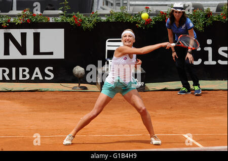 Rom, Italien. 12. Mai 2016. BNL d ' Italia-Tennis-Turnier. Carla Suarez NAVARRO (ESP) vs. Timea BACSINSZKY (SUI). Timea BACSINSZKY in Aktion © Action Plus Sport/Alamy Live News Stockfoto