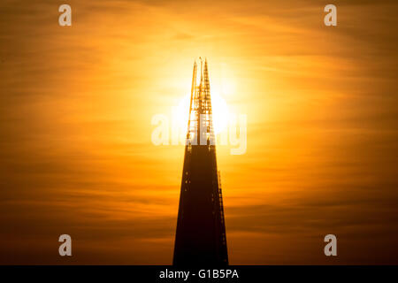 London, UK. 12. Mai 2016. Abendsonne über The Shard Gebäude im zentralen London Credit: Guy Corbishley/Alamy Live News Stockfoto