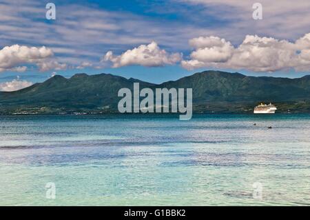 Frankreich, Guadeloupe (Französische Antillen), Basse-Terre, Saint-Claude, Blick aus dem Gosier Petit Cul de Sac Marin und La Soufriere, den Spitznamen der Vie Madanm in Guadeloupe Kreolisch oder die alte Dame in Französisch, ist ein aktiver Vulkan befindet sich im Nationalpark Stockfoto