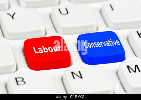 Britische allgemeine Wahl Konzept. Labour und konservative Abstimmungsschaltflächen auf einer Computertastatur. Stockfoto