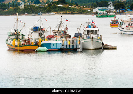 Angelboote/Fischerboote am Dalcahue auf der Insel Chiloé Stockfoto