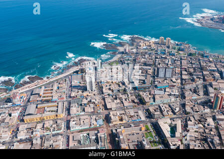 Luftaufnahme der Innenstadt von Iquique in der Atacamawüste, Chile Stockfoto