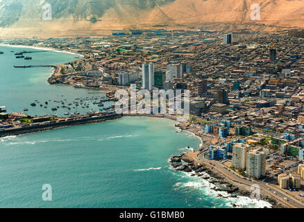 Luftaufnahme der Innenstadt von Iquique in der Atacamawüste, Chile Stockfoto
