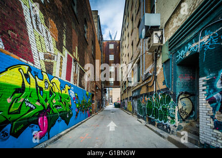 Graffiti in einer Gasse in den Fashion District, Toronto, Ontario. Stockfoto