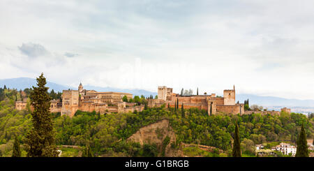 Panoramablick auf Alhambra Festung und Palast in Granada, Spanien Stockfoto