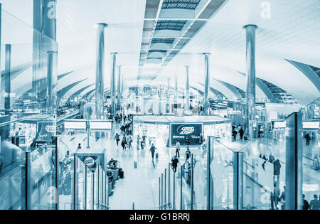 DUBAI - 14. März 2016: Dubai International Airport, Vereinigte Arabische Emirate.  Welt größte Gebäude Etage Raum und weltweit größte Flughafen Stockfoto