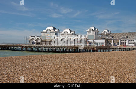 Southsea, Hampshire, England, South Parade Pier Reparatur Stockfoto