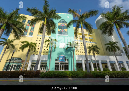 PALM BÄUME ART-DECO-STIL GEBÄUDE 404 WASHINGTON AVENUE SOUTH BEACH MIAMI BEACH FLORIDA USA Stockfoto