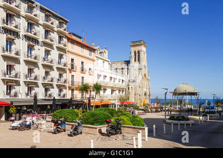 Place de Saint Eugénie Church, (Église Sainte Eugénie), Biarritz. Aquitaine, Baskenland, Frankreich. Stockfoto