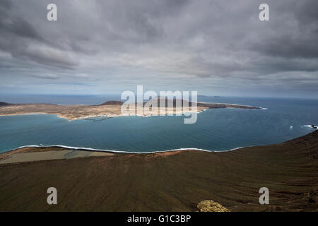 Insel La Graciosa vom Mirador Del Rio, Lanzarote, Kanarische Inseln, Spanien Stockfoto
