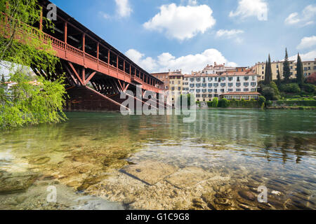 Die alte Brücke, auch genannt die Bassano Brücke oder Brücke der Alpini, befindet sich in der Stadt Bassano del Grappa. Stockfoto