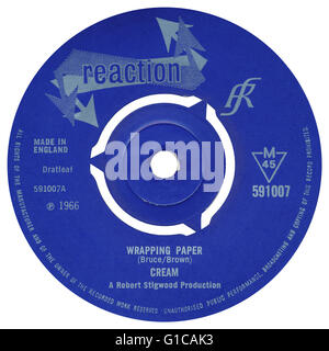 45 u/min 7' UK Plattenlabel Verpackung Papier durch Creme auf dem Etikett der Reaktion von 1966. Creme wurde Eric Clapton, Jack Bruce und Ginger Baker. Stockfoto