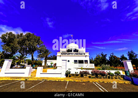 Lanzarote Arrecife alten Flughafen Museum weißen Gebäuden blauen Himmel Stockfoto