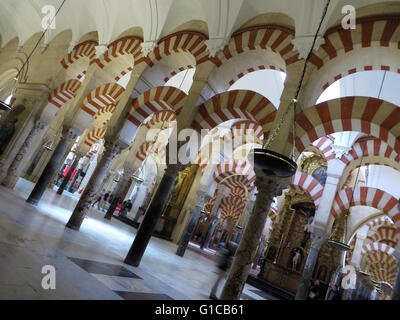 Innenraum der Mezquita (-Moschee-Kathedrale), Córdoba, Andalusien, Spanien Stockfoto