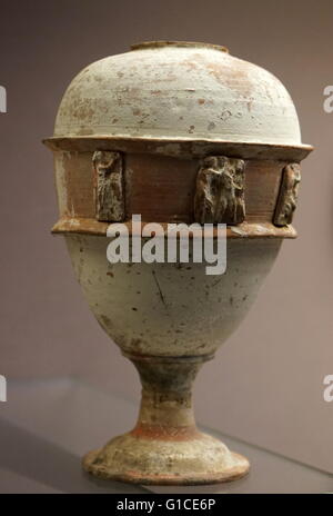 Ovale Keramik-Gefäss mit Reliefdekor aus Libyen. 200 v. Chr. datiert Stockfoto