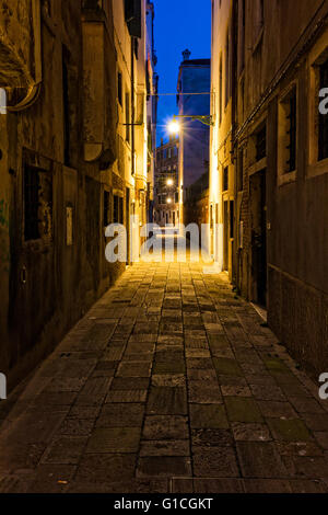 Veneto-Venedig nächtliche Atmosphäre durch die Straßen Stockfoto