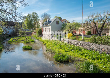 Idyllische Städtchen Söderköping im Frühjahr in Schweden. Stockfoto