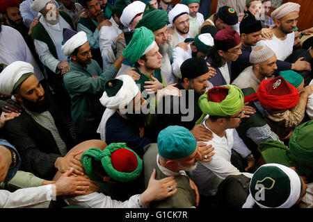 Urs von Mawlana Scheich Muhammad Nazim Adil al-Haqqani in Lefke, Zypern. Naqshbandi Sufis das Bayah Ritual. Stockfoto