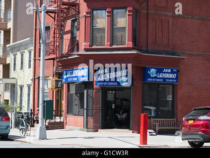 J & K Waschsalon 8th Avenue, Brooklyn, New York, USA Stockfoto