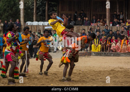 Leistung der Nord-Ost-Indien-Staaten während der Nordosten Kulturtag am Hornbill Festival 2015 Stockfoto