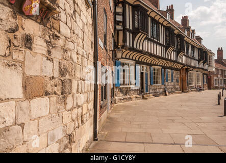 Mittelalterliche Fachwerkbauten St William College, College Street, York, Yorkshire, England, Vereinigtes Königreich, Europa Stockfoto