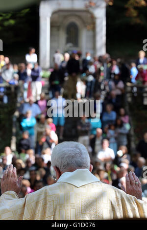 Heiligtum der Benite La Fontaine. Mgr Yves Boivineau.  La Roche-Sur-Foron. Frankreich. Stockfoto