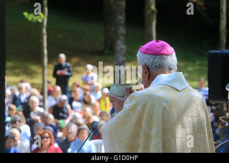 Mgr Yves Boivineau. Heiligtum der Benite La Fontaine. La Roche-Sur-Foron. Frankreich. Stockfoto