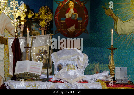 Saint Michel & Saint George koptische Kirche, Villejuif. Altar. Frankreich. Stockfoto