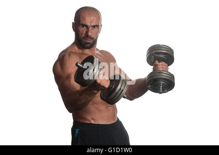 Erwachsenen muskulöser Bodybuilder Kerl Übungen mit Hanteln Over White Background Stockfoto