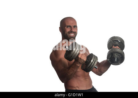Erwachsenen muskulöser Bodybuilder Kerl Übungen mit Hanteln Over White Background Stockfoto