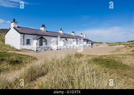 Piloten-Häuser oder Hütten am Ynys Llanddwyn Ynys Mon Wales Stockfoto