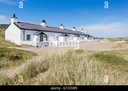 Piloten-Häuser oder Hütten am Ynys Llanddwyn Ynys Mon Wales Stockfoto
