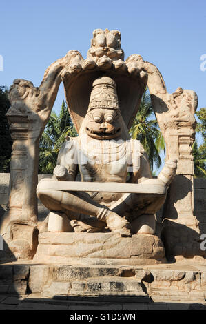 Statue von Lakshmi Narasimha, die vierte Inkarnation von Lord Vishnu in Hampi auf Indien Stockfoto