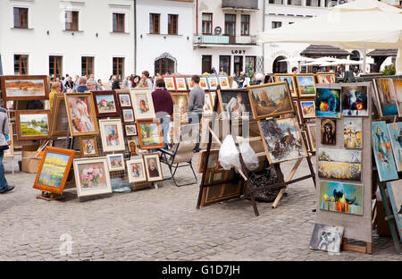 Verkauf von Gemälden Souvenirs im Basar in Kazimierz Dolny, Polen, Europa, böhmische touristischen Reiseziel, Sehenswürdigkeiten Stockfoto