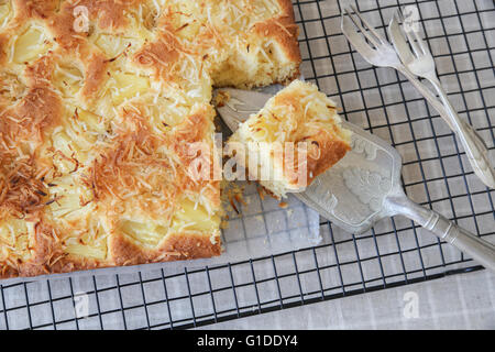 Hausgemachte Ananas-Kokos-Tee-Kuchen Stockfoto