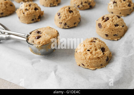 chocolate Chip Kokos Cookies Teig, selektiven Fokus Stockfoto