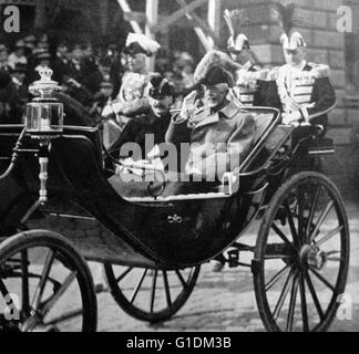 Fotodruck von König Haakon VII von Norwegen (1872-1957) und König Gustaf V von Schweden (1858-1950) in Stockholm. Vom 20. Jahrhundert Stockfoto