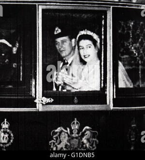 Foto von Prinzessin Elizabeth (1926-) und Prinz Philip, Duke of Edinburgh (1921-) am Tag ihrer Hochzeit. Vom 20. Jahrhundert Stockfoto