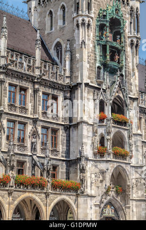 Das Rathaus-Glockenspiel München Details hautnah Stockfoto