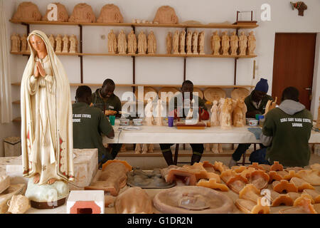 Saint-Blaise-Berufsschule durch ein italienischer katholischer Priester gegründet. Savoigne. Senegal. Stockfoto