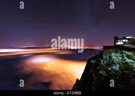 Europa, Frankreich, Haute Savoie, Rhône-Alpen, Chamonix, Meer der Wolken Inversionslagen über das Tal von Chamonix Stockfoto