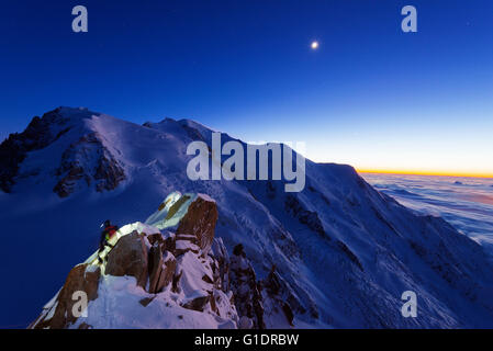 Europa, Frankreich, Haute Savoie, Rhône-Alpen, Chamonix, Mont Blanc, Mont Blanc, Bergrettung auf Cosmique arete Stockfoto